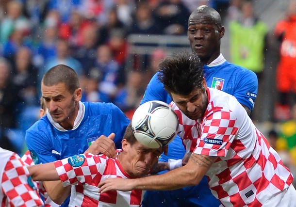Italia lại chủ động lui về bảo toàn chiến thắng.